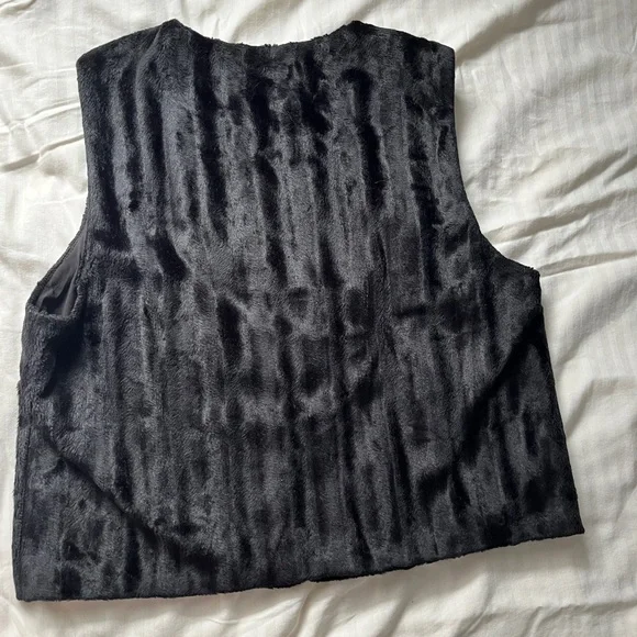 Tahari Black Faux Fur Vest - Picture 3 of 4